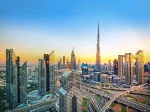 Read more about the article Navigating Business Setup in the UAE: Choosing Between Mainland and Free Zones